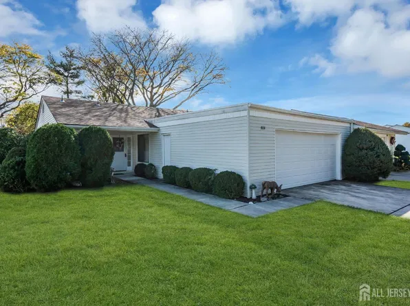 80 Banyan Plz #A, Monroe Township, NJ 08831