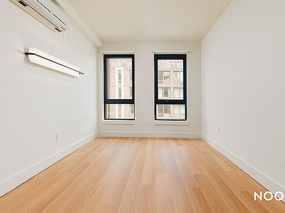 4th image of 130 Hope St #624