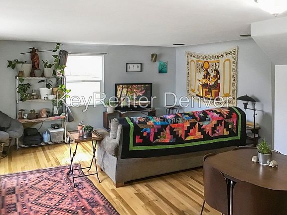 2nd image of 812 5th St Unit C