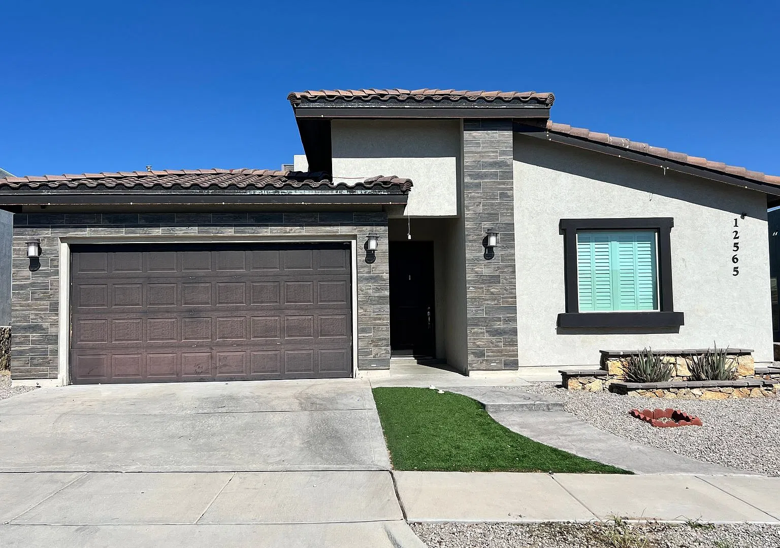 East Side 4 Bedroom Home — Photo 1