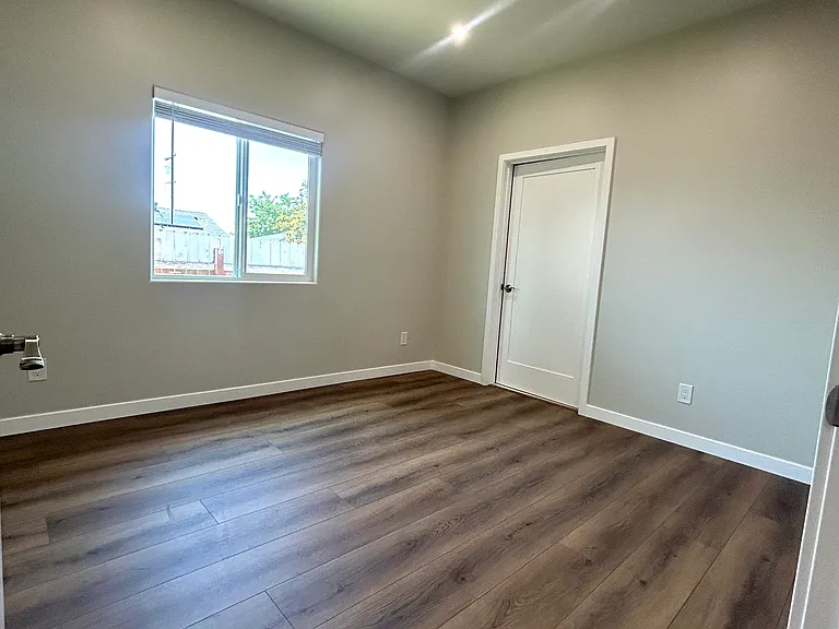 238 N Drexel Ave — Photo 12