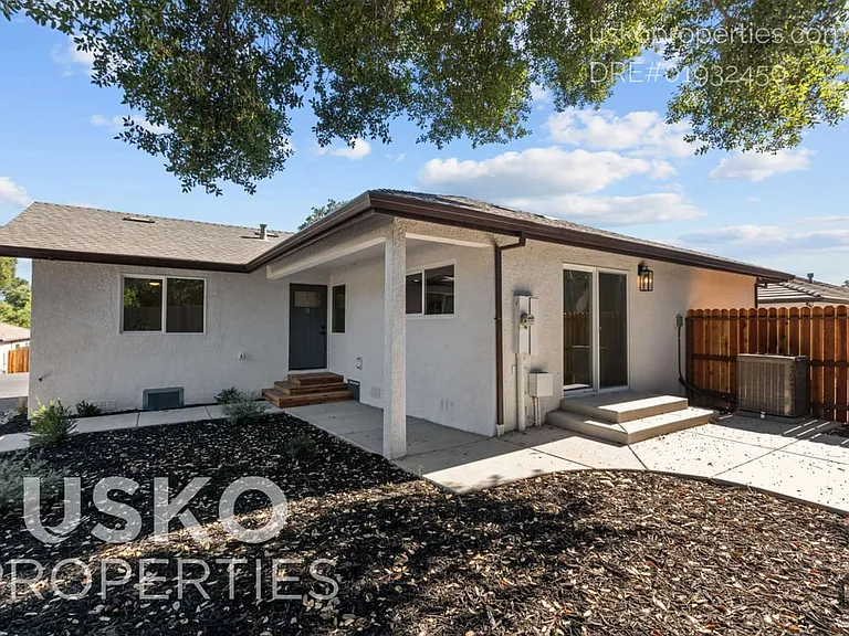 7835 Hutton Creek Ln #B — Photo 11
