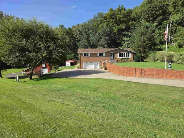 32387 Highway 52, Guttenberg, IA 52052