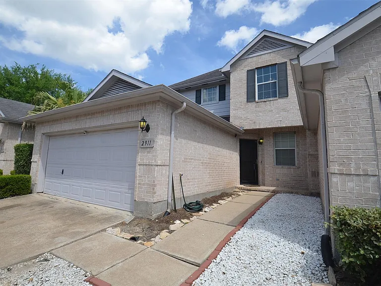 2911 Meadowglen Cv — Photo 3