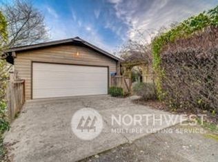 9524 15th Ave NE, Seattle, WA 98115