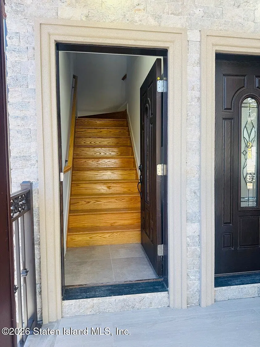 4 bed, 2.0 bath, 2691 sqft, $3,600 — Photo 2