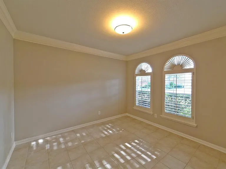 407 Groveton Ridge Ln — Photo 7