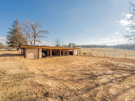 4th image of 1865 Oak Grove Rd