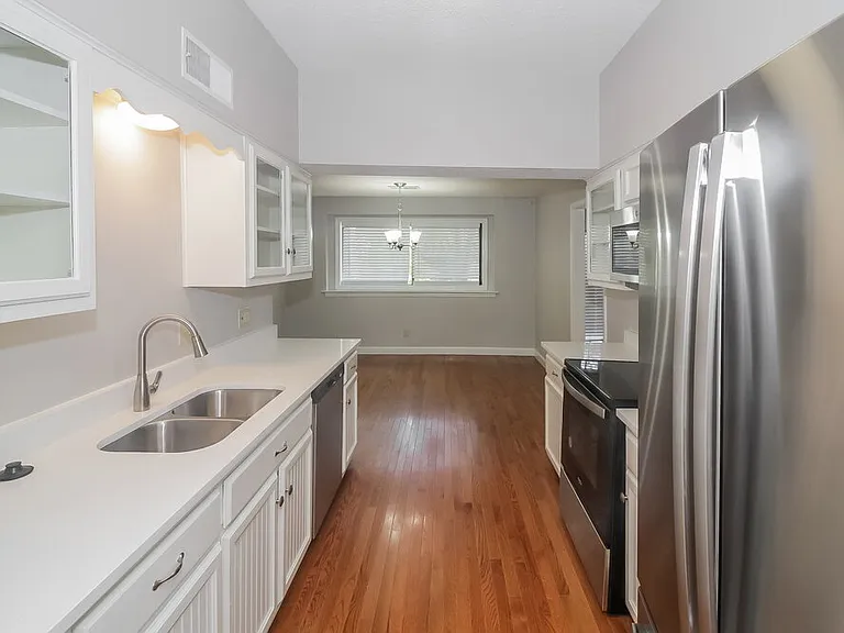 2224 Burlingate Dr — Photo 8