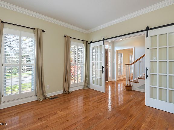 5th image of 220 Lawton Blvd