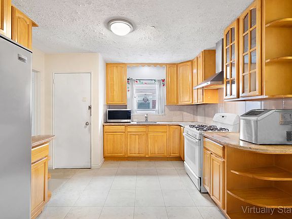 5th image of 20407 42nd Ave