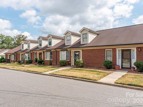 2nd image of 124 N Oakwood Dr