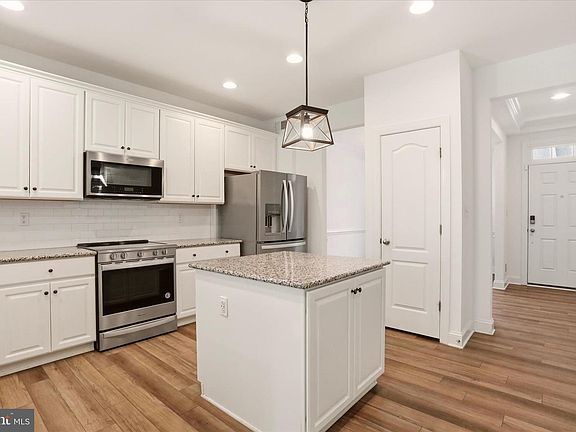 3rd image of 208 Darden Ct W