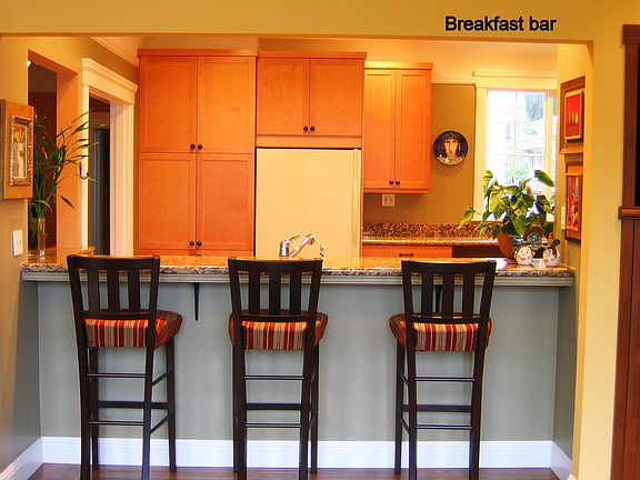 Breakfast/Entertainment bar