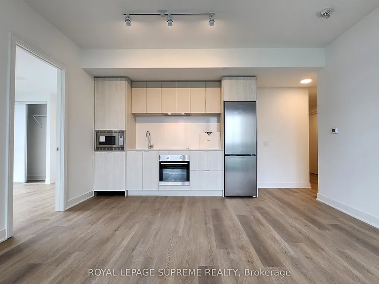 86 Dundas St E #402 — Photo 2