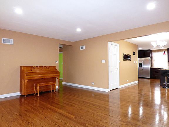4th image of 1630 Sunnyside Ave