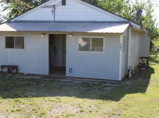 207 S Edmonds St, Goodman, MO 64843