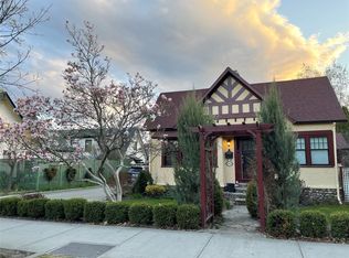 1912 Abbott St, Kelowna, BC V1Y1B7