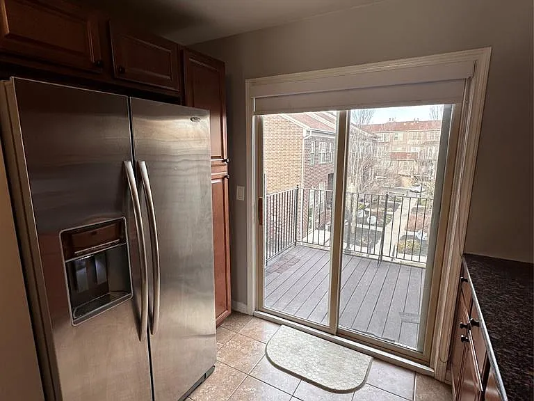 4240 Maple St — Photo 4