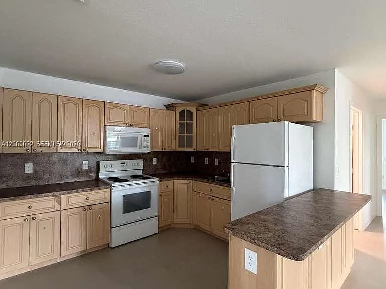 10510 SW 172nd St — Photo 3
