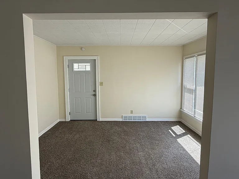 8221 Grand Division Ave — Photo 4