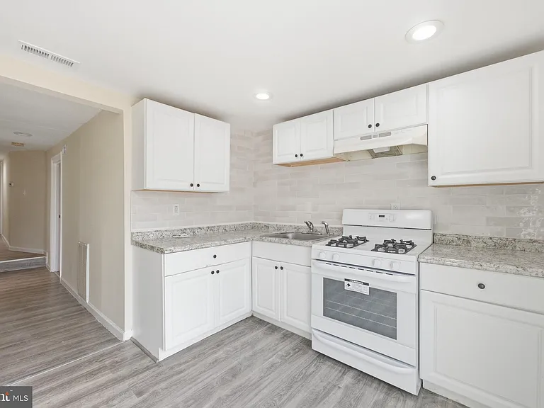 93 Washington St #1 — Photo 5
