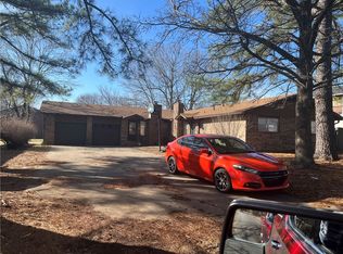 4502 Garden Center Dr, Springdale, AR 72764