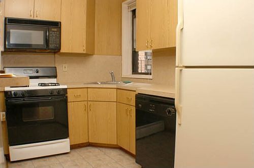 4th image of 2555 Batchelder St APT 1G