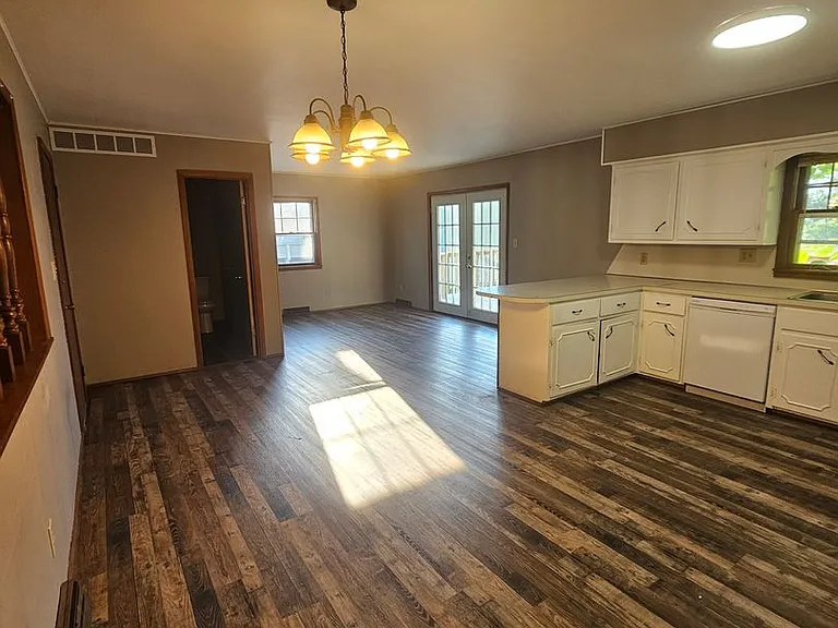 725 W Talmage St — Photo 8