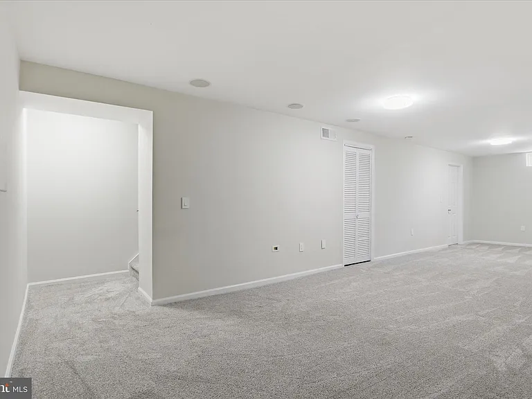 423 Foxridge Dr SW — Photo 41