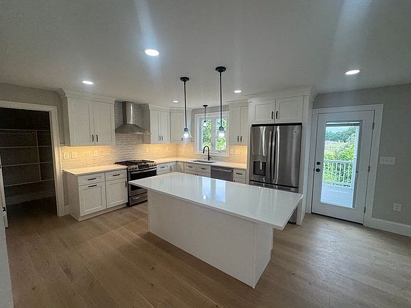 5th image of 129 Old Westford Rd