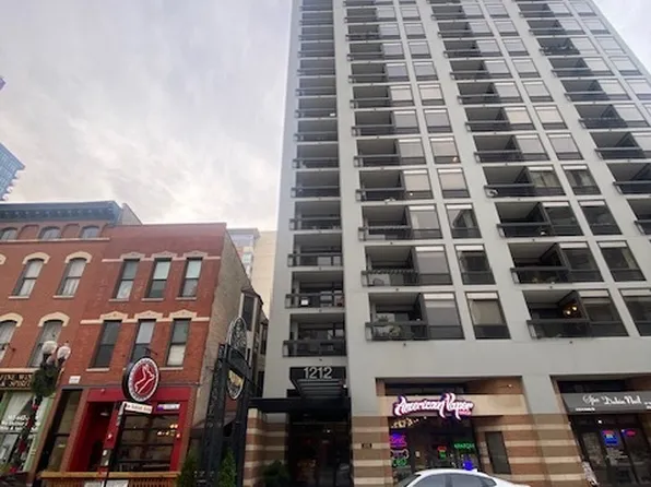 1212 N Wells St APT 901, Chicago, IL 60610