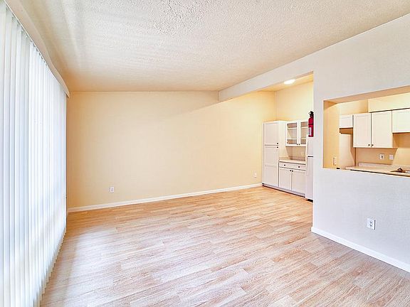 4th image of 2713 Wyoming Blvd NE APT 33
