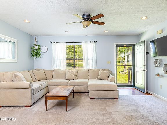 5th image of 504 Highland View Dr