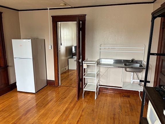 3rd image of 22 Marland Rd #2C