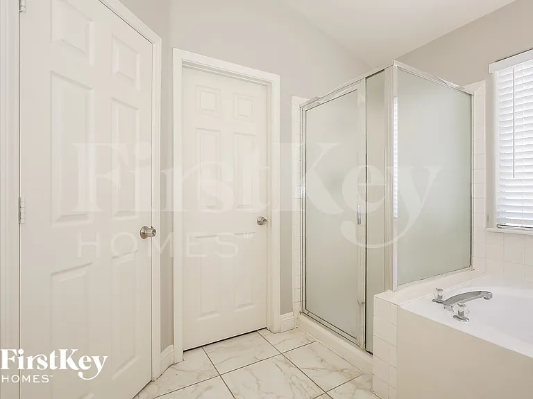 8041 Hilliard Ave — Photo 12