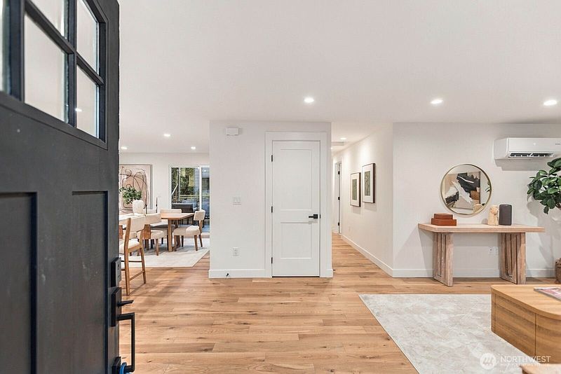2nd image of 5817 56th Avenue NE