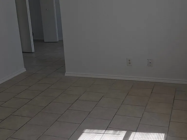 1107 Circle M Dr #B — Photo 4