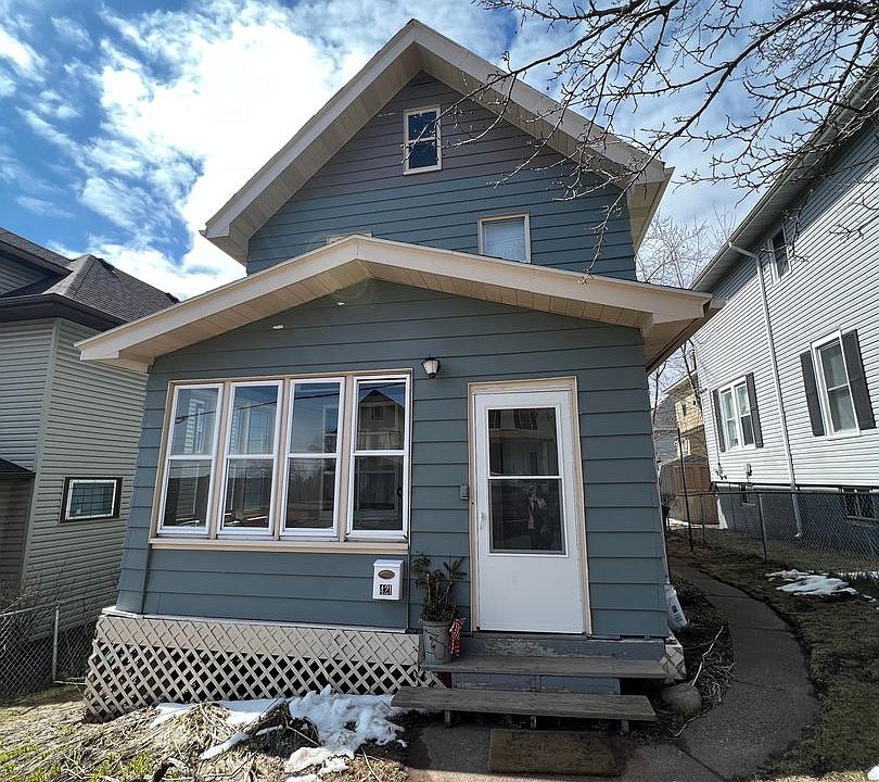 1st image of 421 N 13th Ave E