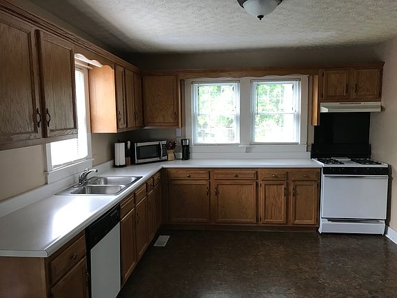 2nd image of 1724 S Sunrise Dr