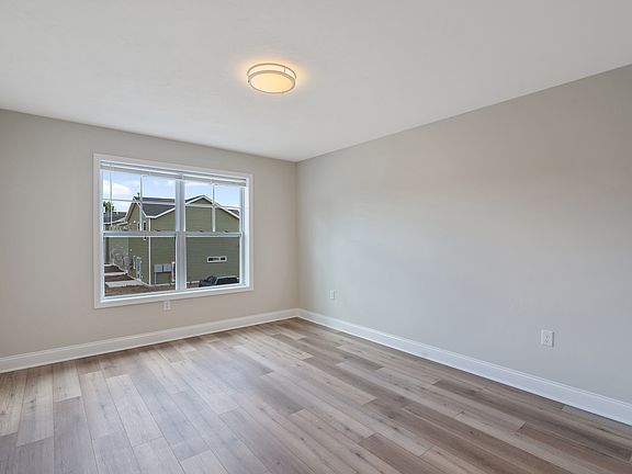 5th image of 44 Florentine Cir