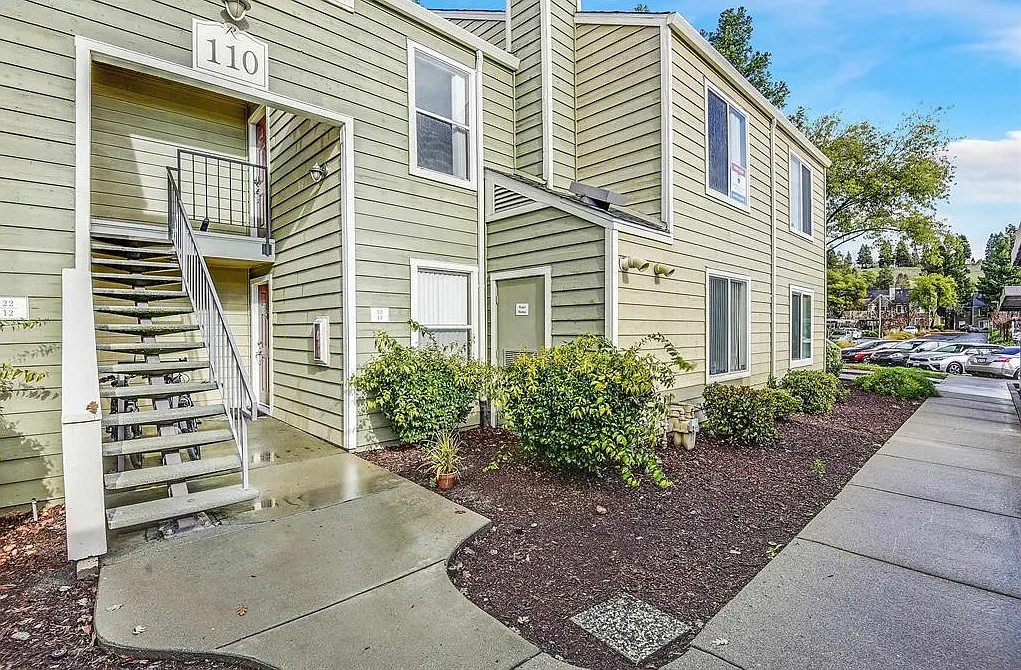 2 bed, 943 sqft, $2,850 — Photo 1