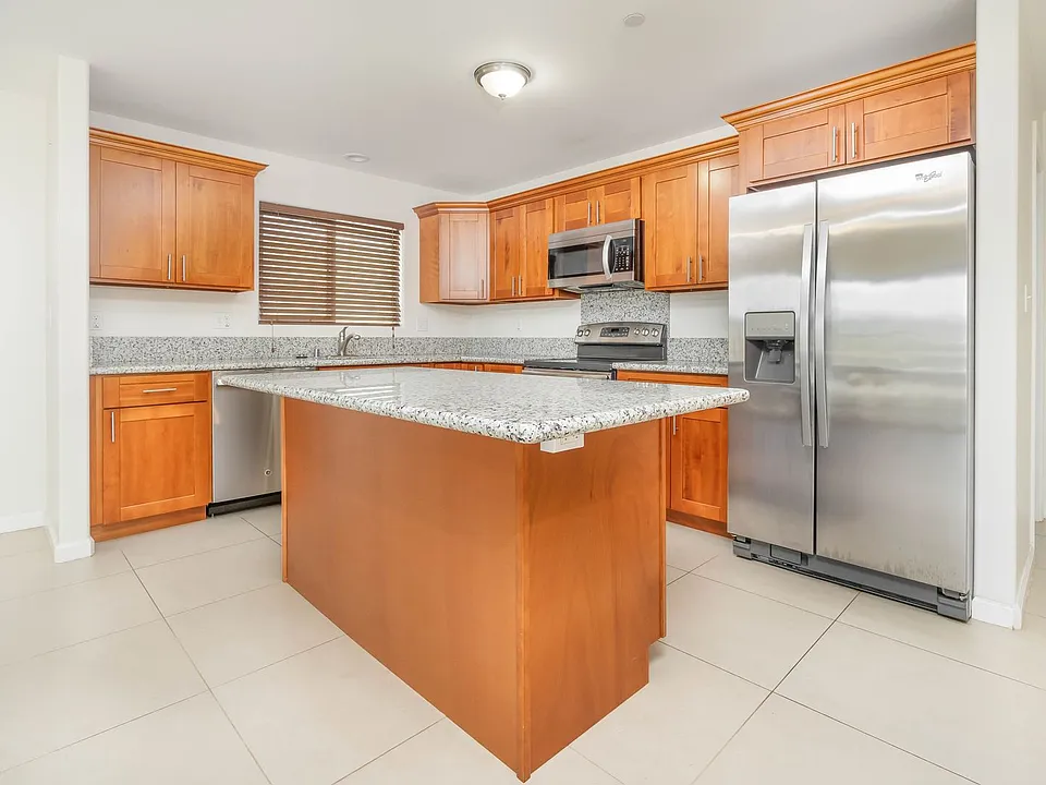 37 Cypress Ave #D