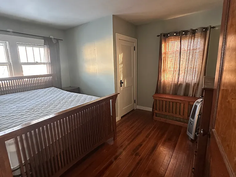 1046 Davis Ave NW — Photo 12