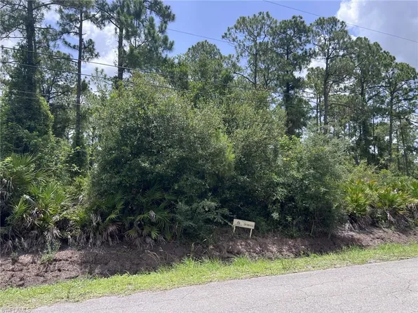 420 Maple AVE N, LEHIGH ACRES, FL 33972