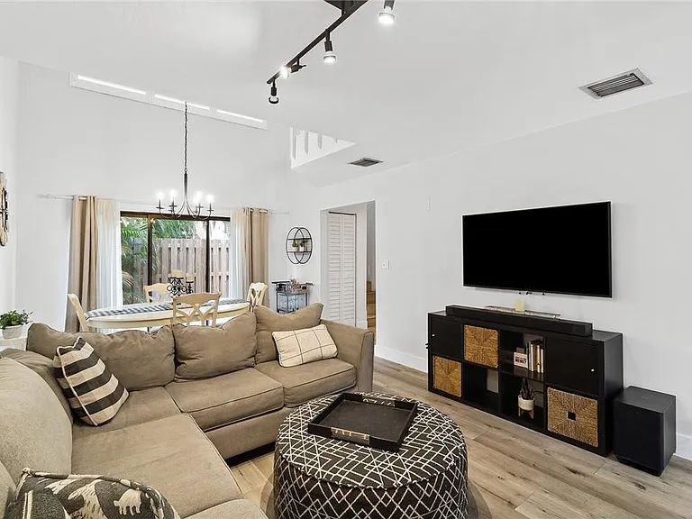 324 City View Dr — Photo 7