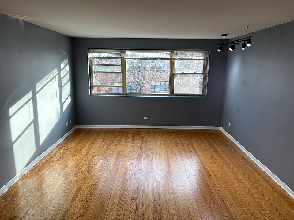 1st image of 3640 N California Ave #2