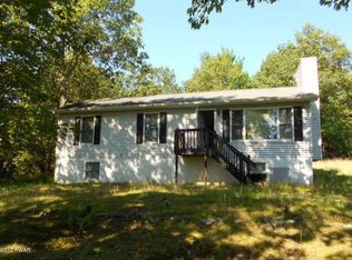 95 Pine Ridge Dr, Bushkill, PA 18324