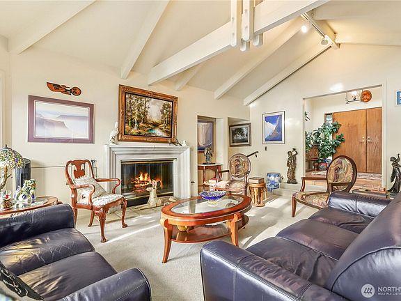 5th image of 736 Tillamuk Drive