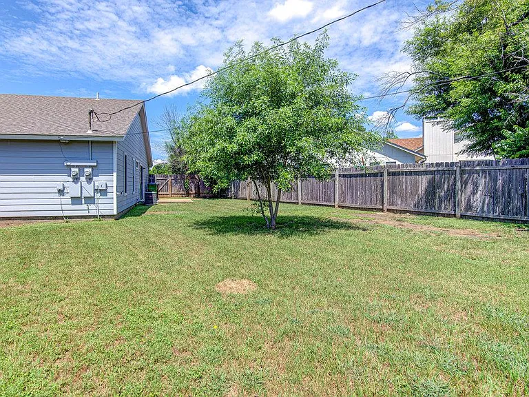 1603 Dale Cv #A — Photo 19